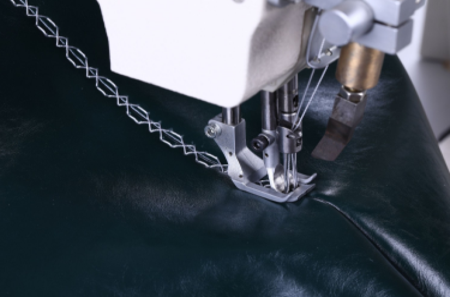 程控柱式雙針旋轉(zhuǎn)針桿綜合送料縫紉機