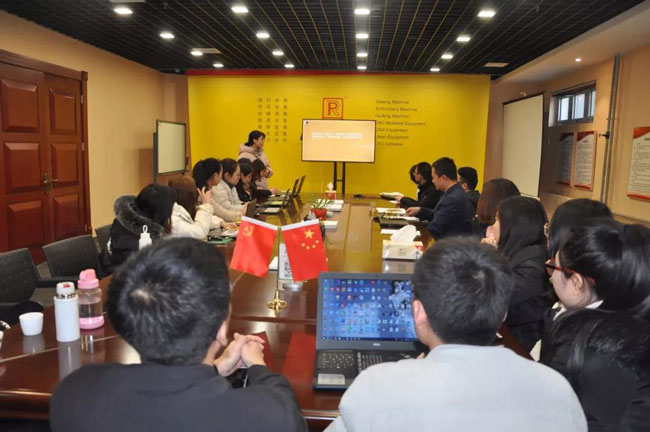 學(xué)生現(xiàn)場匯報(bào)在富怡實(shí)習(xí)總結(jié)