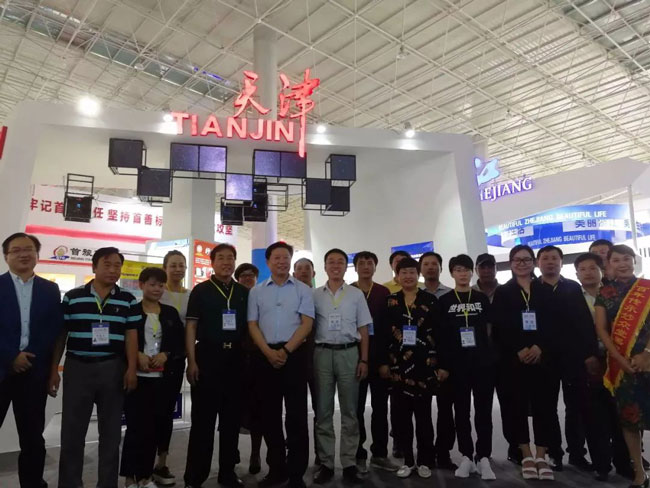 天津副市長青洽會(huì)現(xiàn)場考察富怡設(shè)備