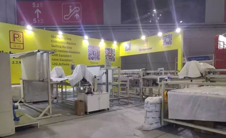 展會第一天，富怡首單告捷！