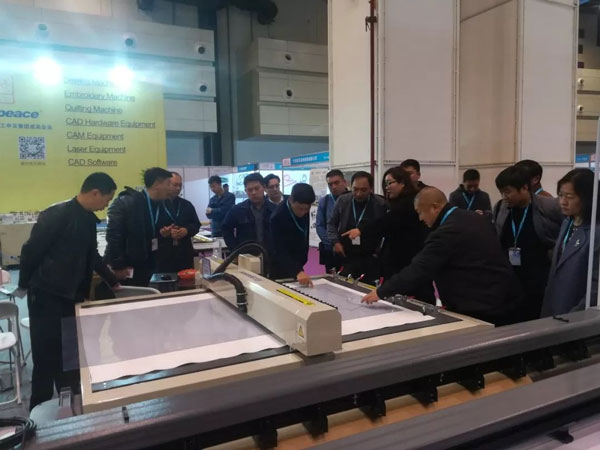 參觀富怡電腦繡花機 參觀富怡電腦繡花機